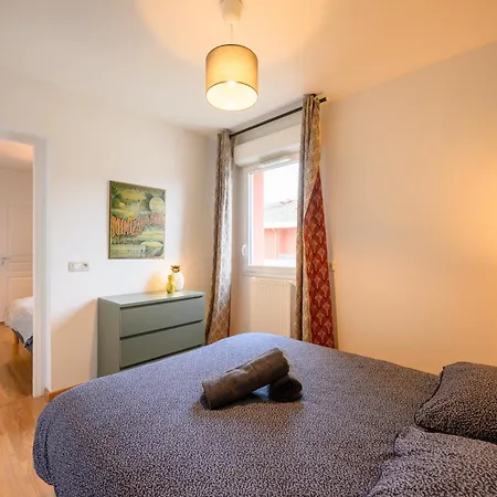 Апартаменты Le Capeyron - Parking - Wifi - Aeroport Мериньяк