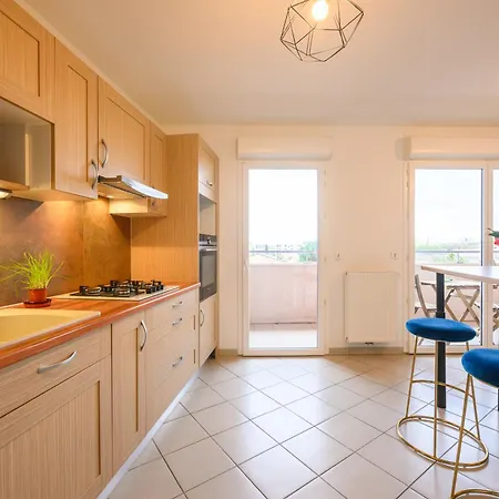 Le Capeyron - Parking - Wifi - Aeroport Apartment