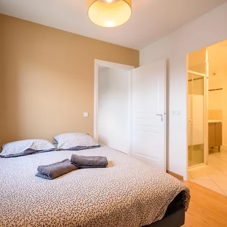 Le Capeyron - Parking - Wifi - Aeroport Apartment